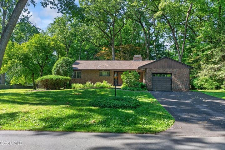 15 Lyons Avenue, Delmar, NY