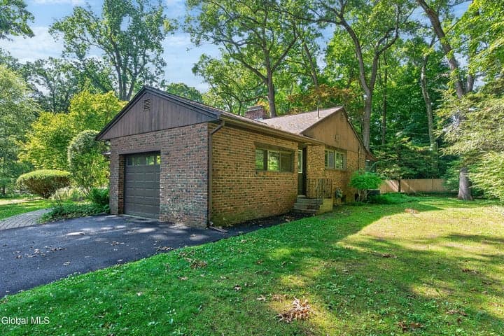 15 Lyons Avenue, Delmar, NY, photo 3