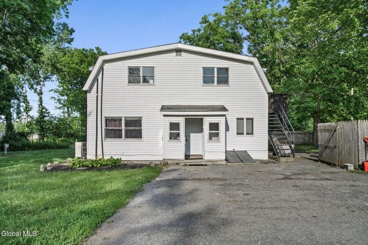140 Blue Barns Road, Clifton Park, NY, photo 2