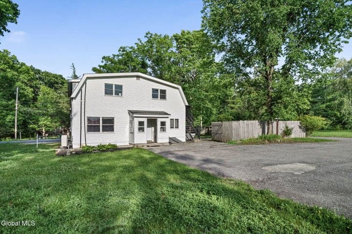 140 Blue Barns Road, Clifton Park, NY