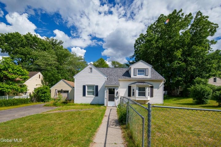 16 Lake Road, Colonie, NY