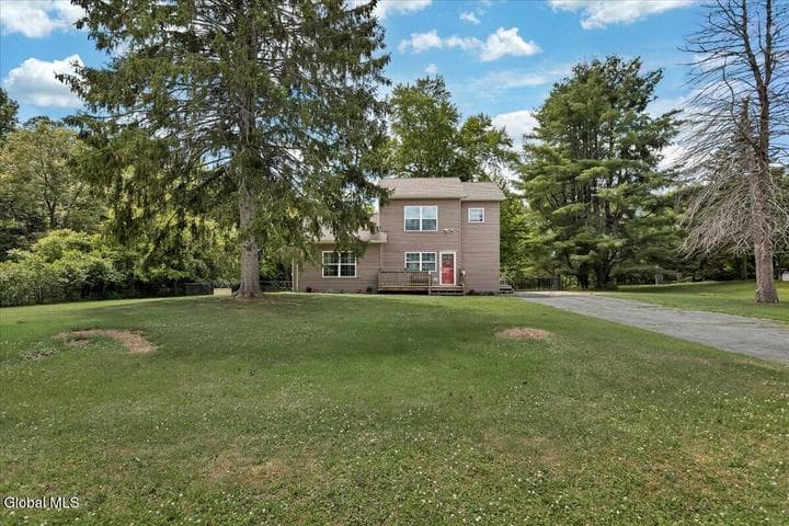 5 Lake Hills Road, Brunswick, NY