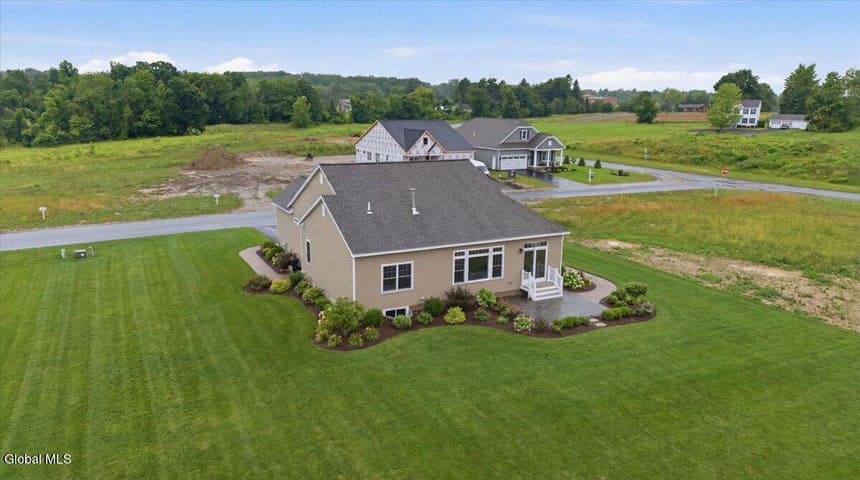 6 Clover Leaf Drive, Halfmoon, NY, photo 2