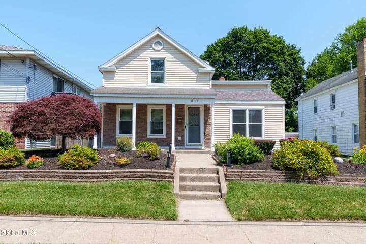 809 Thompson Street, Schenectady, NY