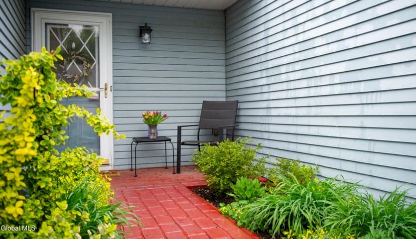 92 Commonwealth Drive, Glenmont, NY, photo 2