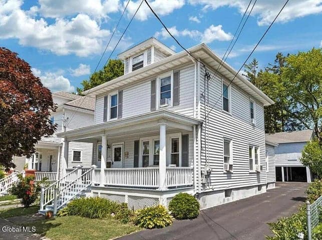 10 Oakwood Boulevard, Hudson, NY