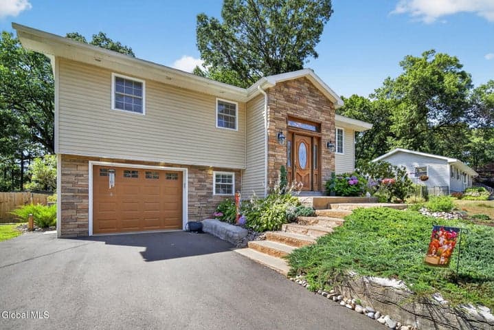 1037 Timothy Lane, Niskayuna, NY