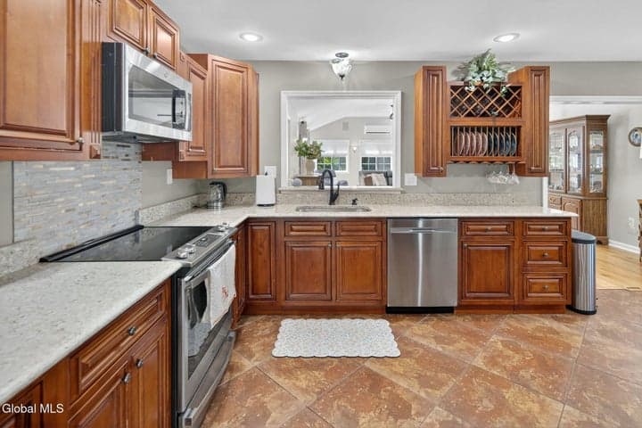 1037 Timothy Lane, Niskayuna, NY, photo 4
