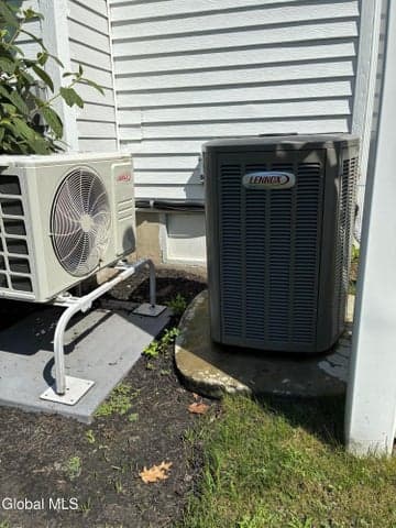9 Hyland Circle, Troy, NY, photo 5