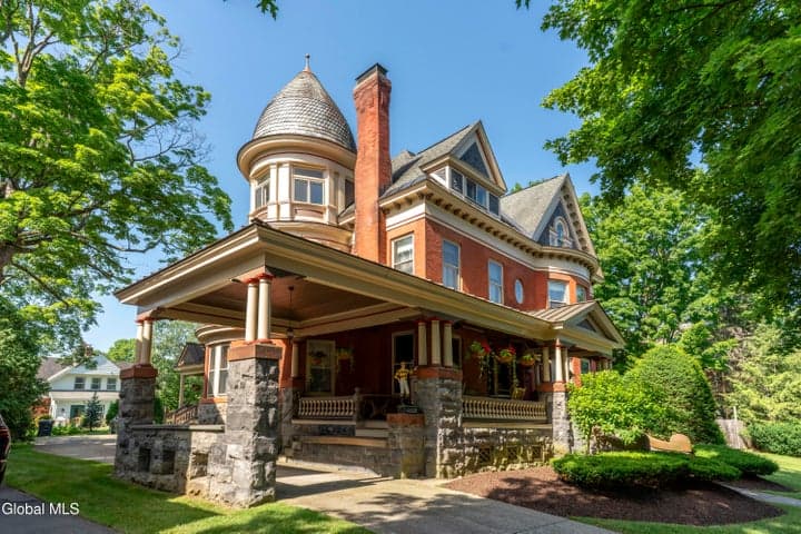 84 Union Avenue, Saratoga Springs, NY, photo 2