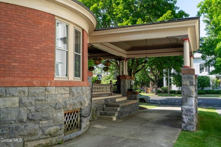 84 Union Avenue, Saratoga Springs, NY, photo 3