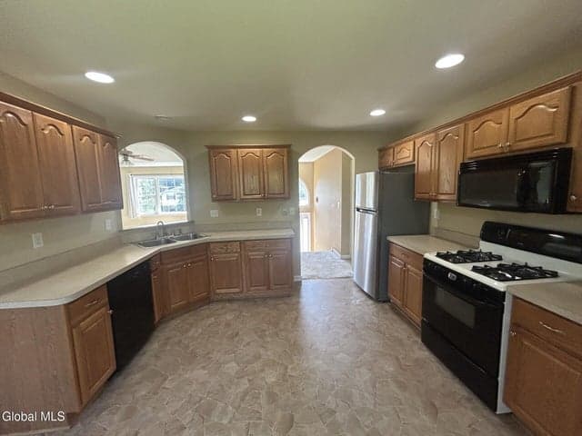 3909 Albany Street, Colonie, NY, photo 5