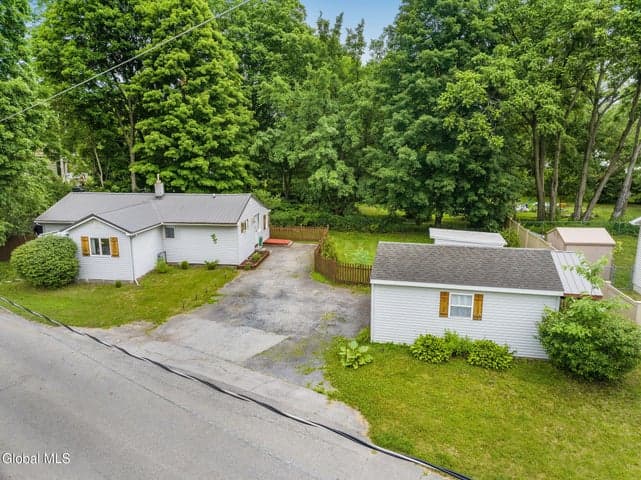 10 Kidder Lane, Glens Falls, NY