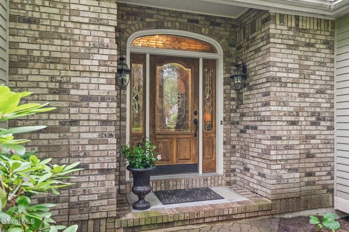 31 Sweetbriar Drive, Wilton, NY, photo 4