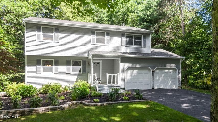 52 Rolling Hills Drive, Wilton, NY, photo 2