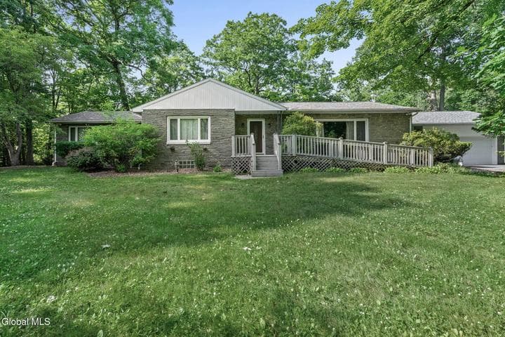 39 Woodside Drive, Glenville, NY