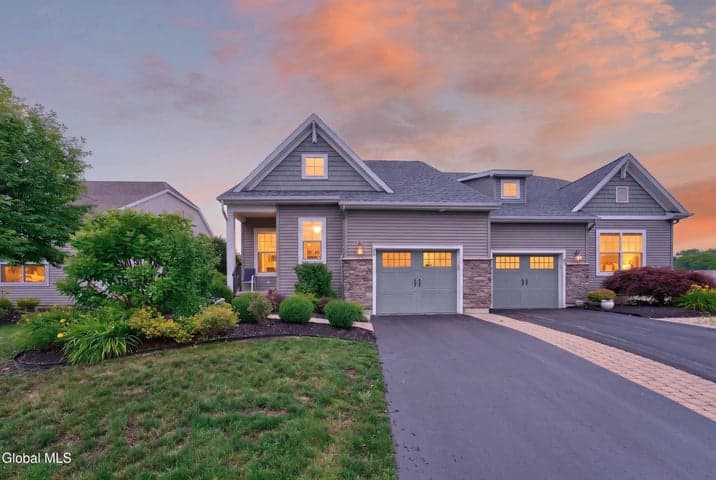 16A Winchester Place, Halfmoon, NY, photo 3