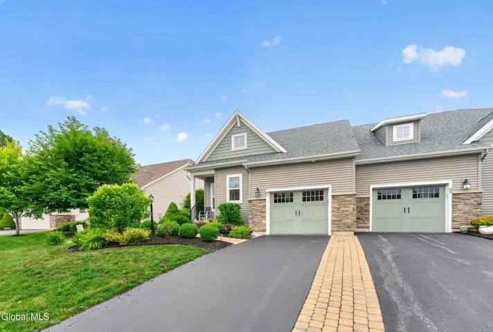 16A Winchester Place, Halfmoon, NY, photo 2