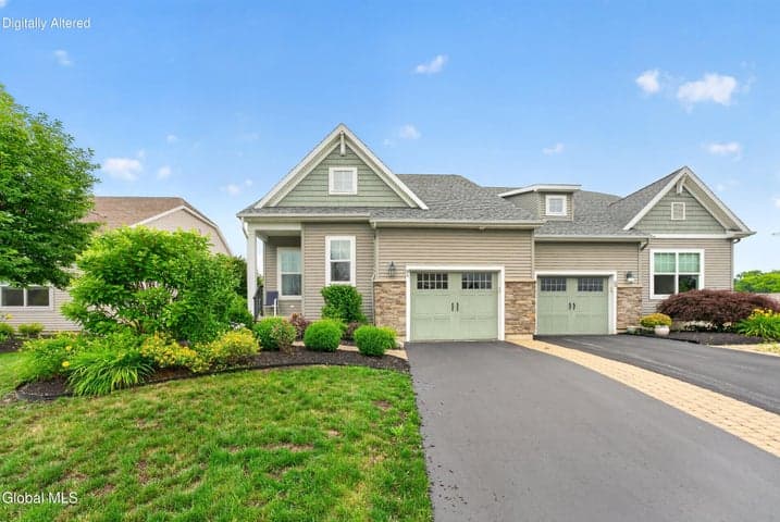 16A Winchester Place, Halfmoon, NY