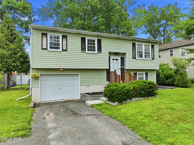 4 Denise Court, Rensselaer, NY, photo 2