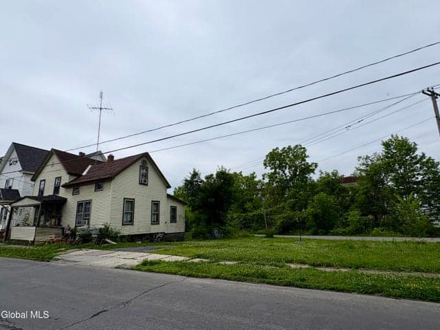 147 N Arlington Avenue, Gloversville, NY, photo 3