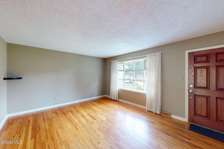 15 Woodside Court, Wynantskill, NY, photo 2