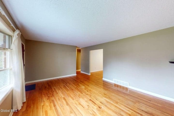15 Woodside Court, Wynantskill, NY, photo 4