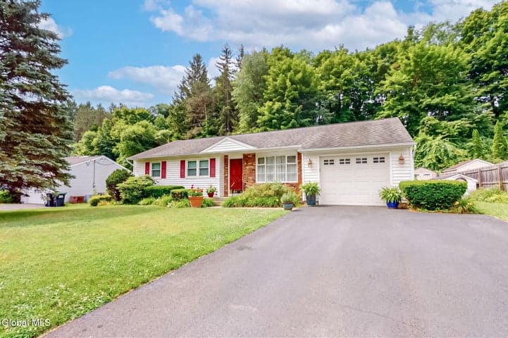 15 Woodside Court, Wynantskill, NY