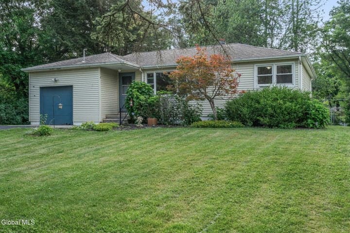 54 E Hite Court, Schenectady, NY