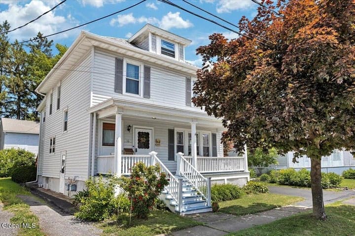 10 Oakwood Boulevard, Hudson, NY