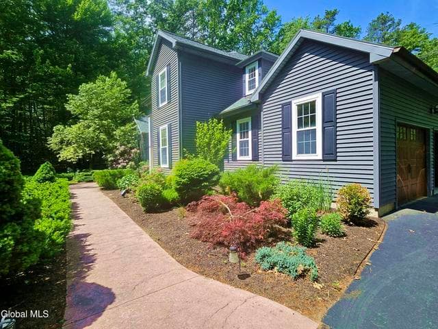 29 Barrington Drive, Moreau, NY, photo 4