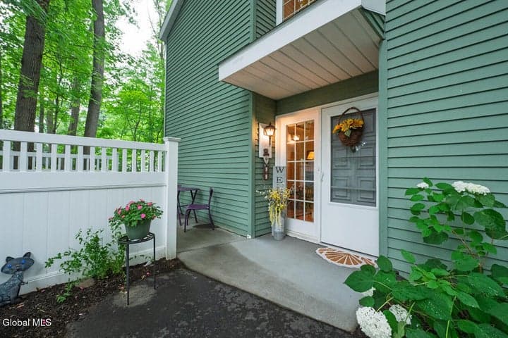 17 Spruce Court, Delmar, NY, photo 5