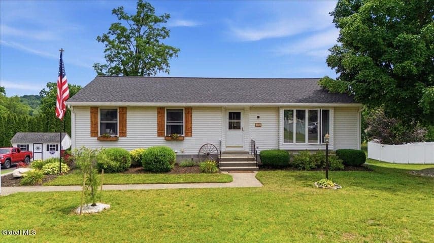 26 Russell Drive, Stillwater, NY