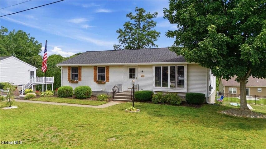 26 Russell Drive, Stillwater, NY, photo 2