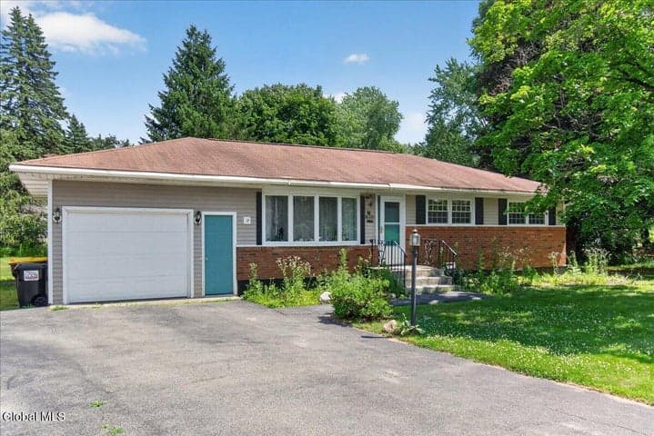 8 Helen Court, Glenville, NY, photo 2