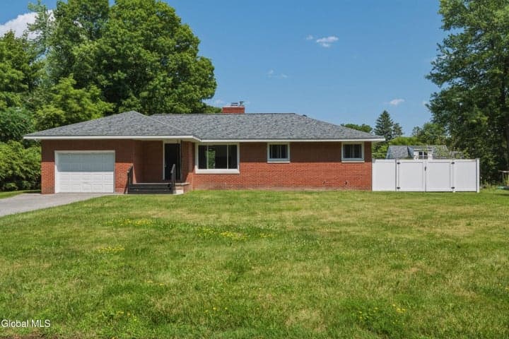 10 Kasper Drive, Loudonville, NY