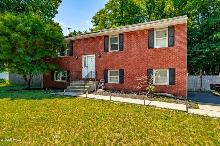 2 Melissa Court, Colonie, NY