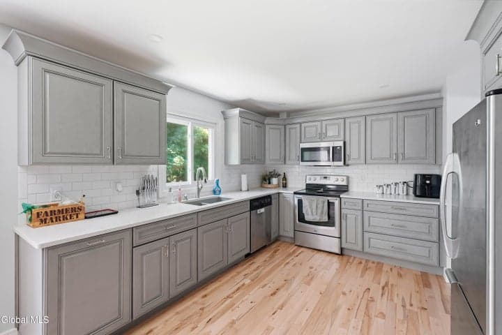 2 Melissa Court, Colonie, NY, photo 3