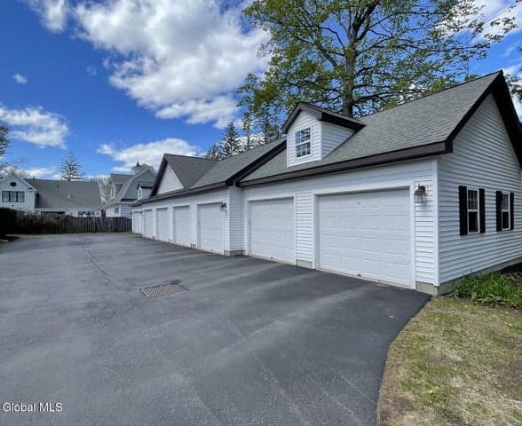 11 Cottage Street #APT 7, Saratoga Springs, NY, photo 4