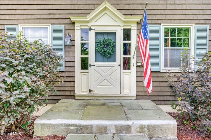 16 Macaffer Drive, Menands, NY, photo 4
