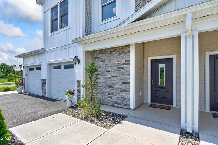 13 Kendra Court, Colonie, NY, photo 2