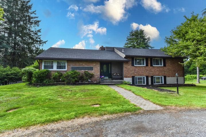 144 Ashdown Road, Clifton Park, NY