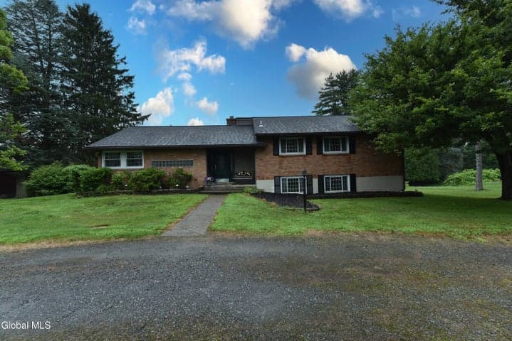 144 Ashdown Road, Clifton Park, NY, photo 3