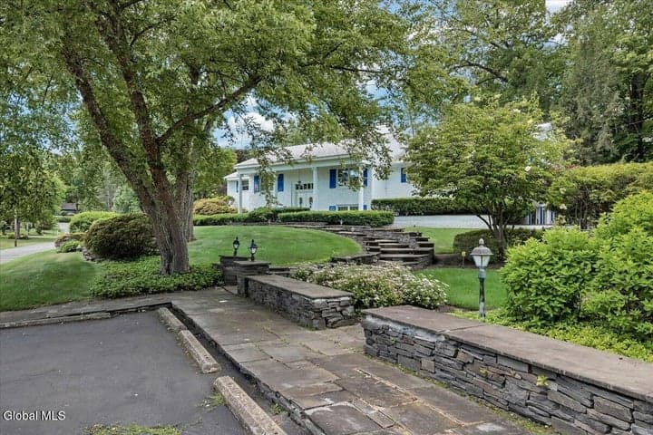 19 Momrow Court, Menands, NY, photo 4