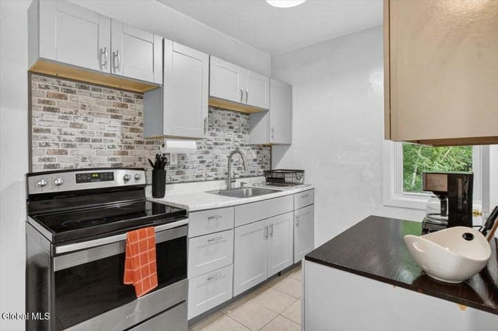 267 Poplar Avenue, Valley Falls, NY, photo 4