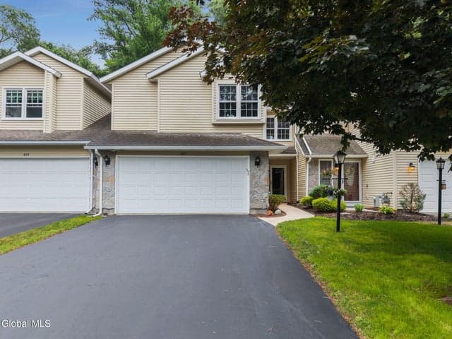 607 Highwood Circle, Guilderland, NY