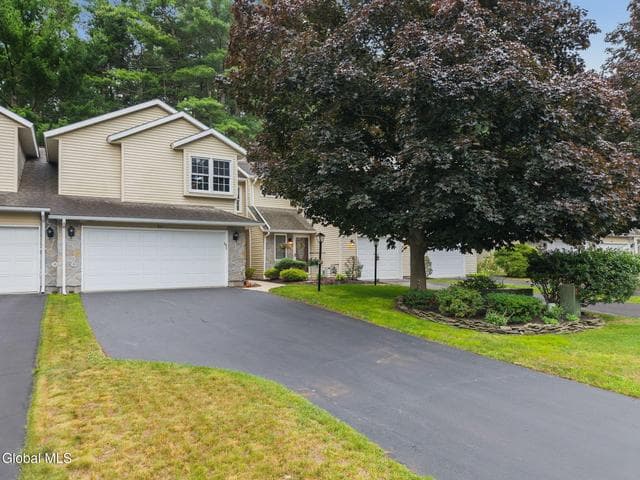 607 Highwood Circle, Guilderland, NY, photo 2