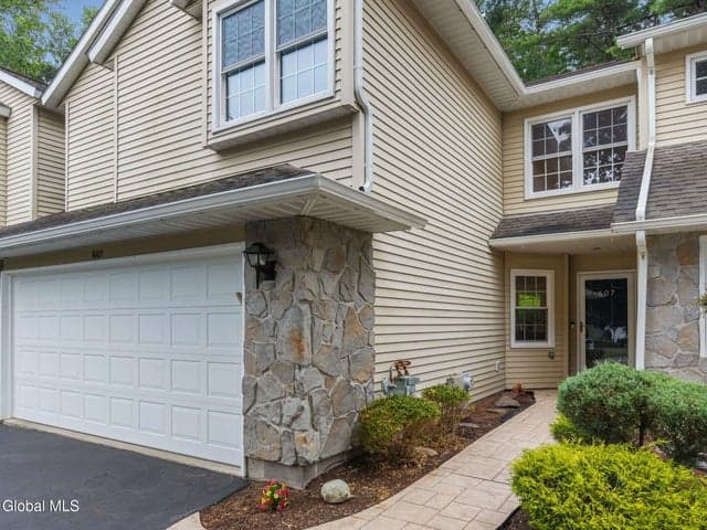 607 Highwood Circle, Guilderland, NY, photo 4