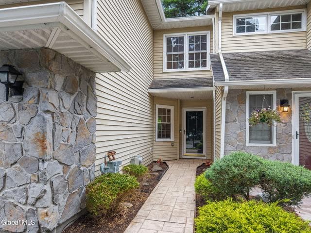 607 Highwood Circle, Guilderland, NY, photo 5