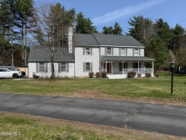 20 Queens Lane, Queensbury, NY, photo 2